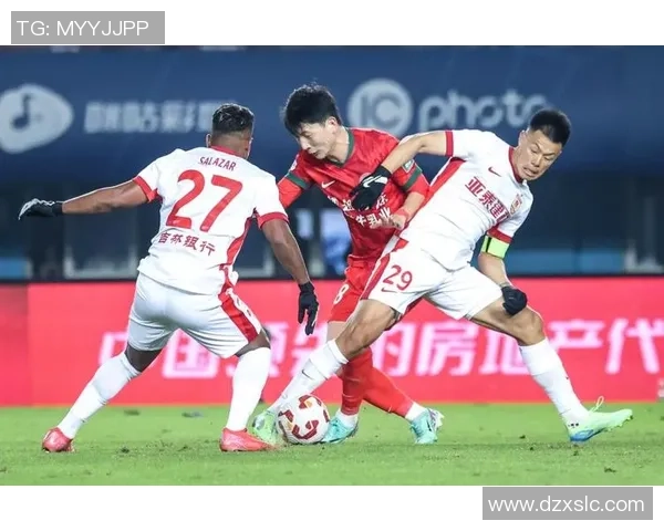 河南队1-0领先亚泰 纳萨里奥高难度停球射门破门 迈达纳精准助攻